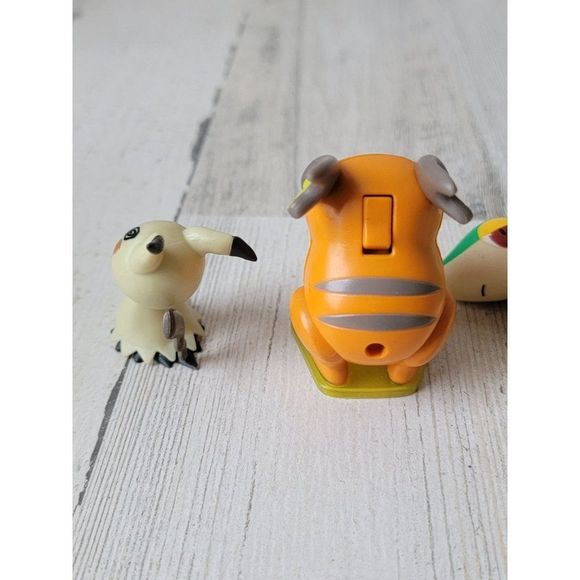 Pokemon playset Raichu Snivy mimikyu toy figure - Picture 6 of 9